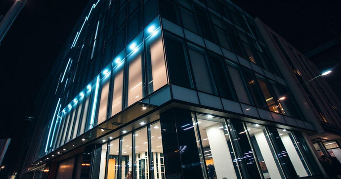 Fachada de ACM com LED: Beleza e Tecnologia